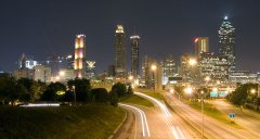 800px-Atlanta,_Panorama_bei_Nacht.jpg